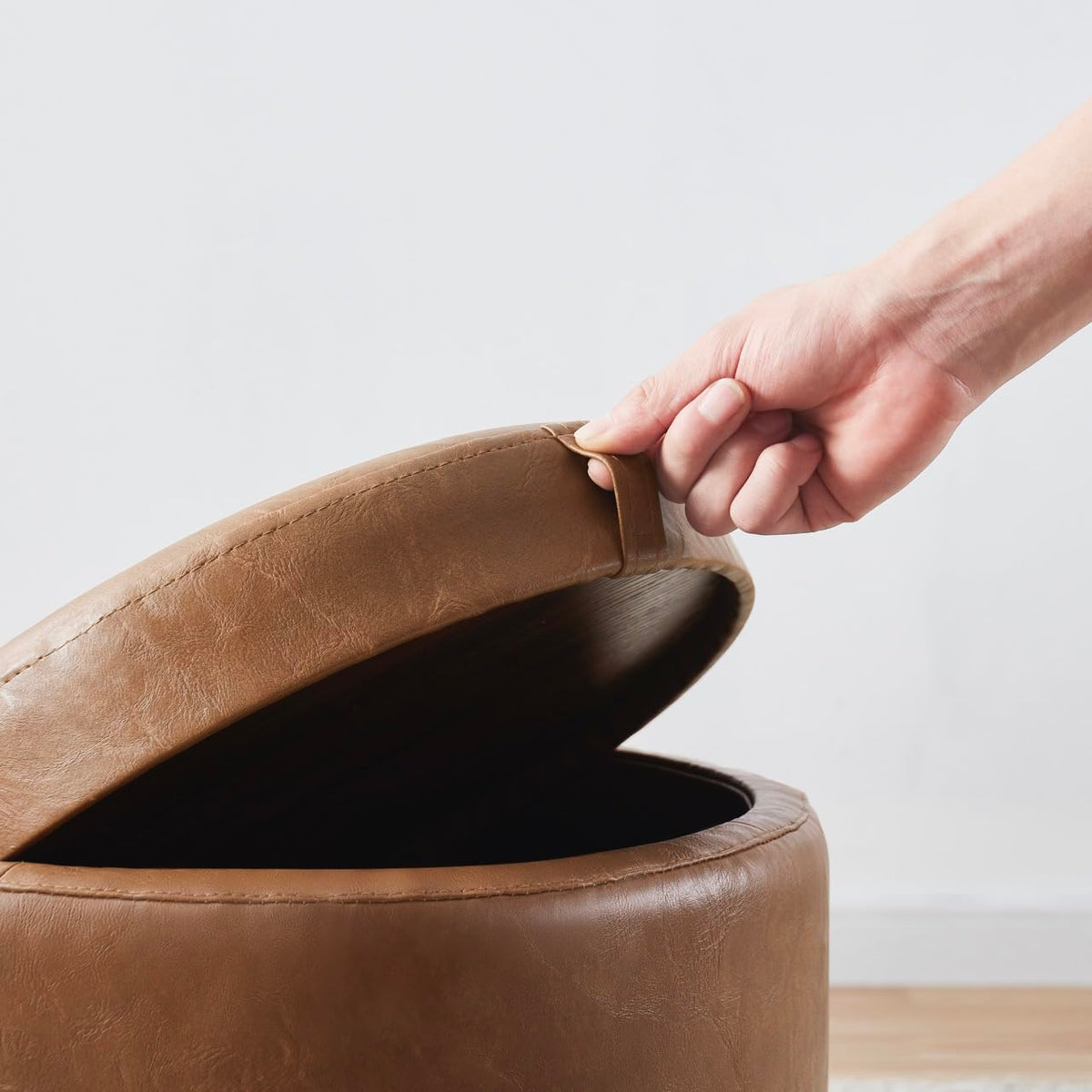Round Storage Ottoman with Tray