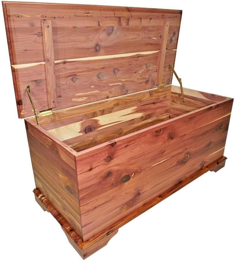 Aromatic Red Cedar Blanket & Storage Chest