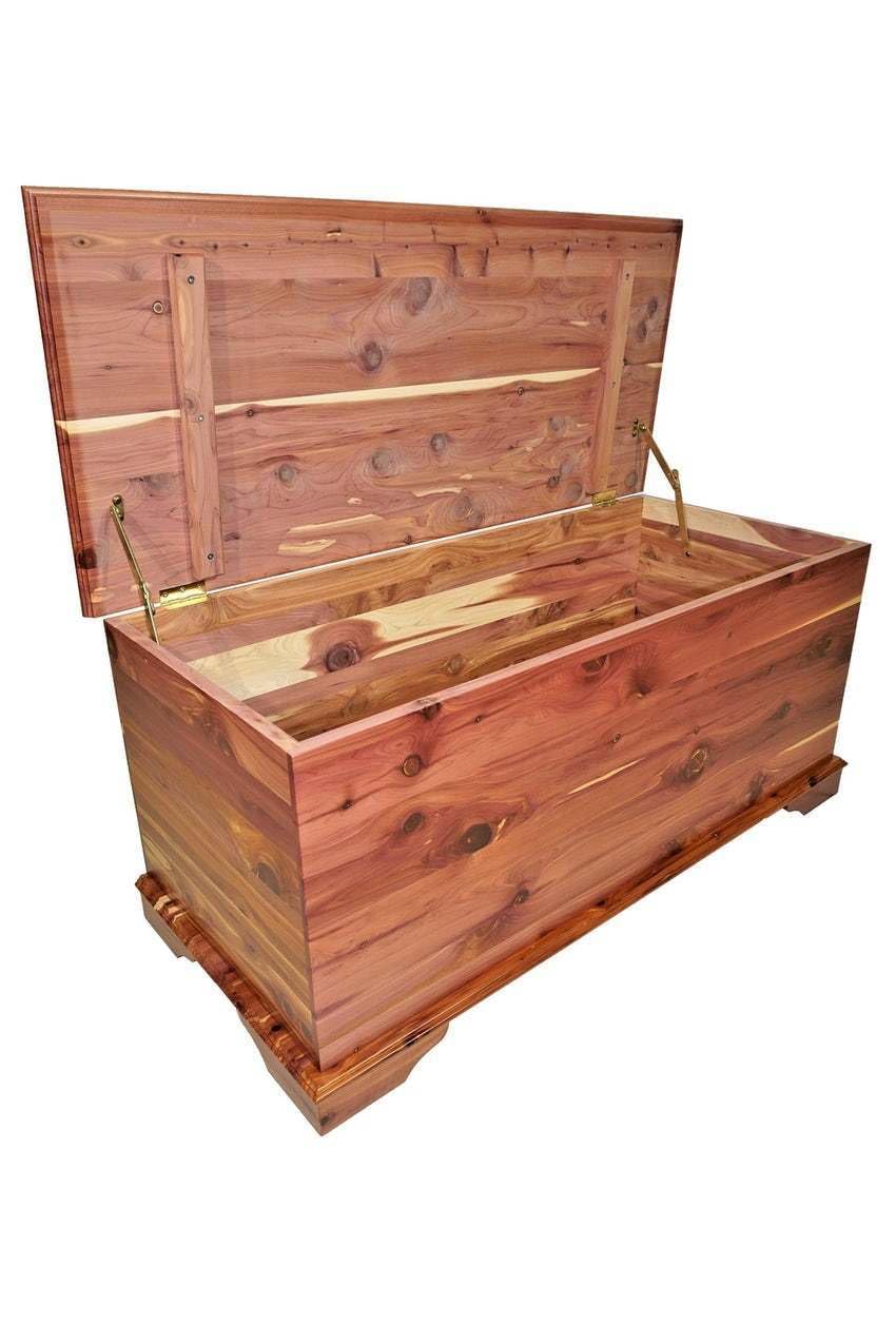 Aromatic Red Cedar Blanket & Storage Chest