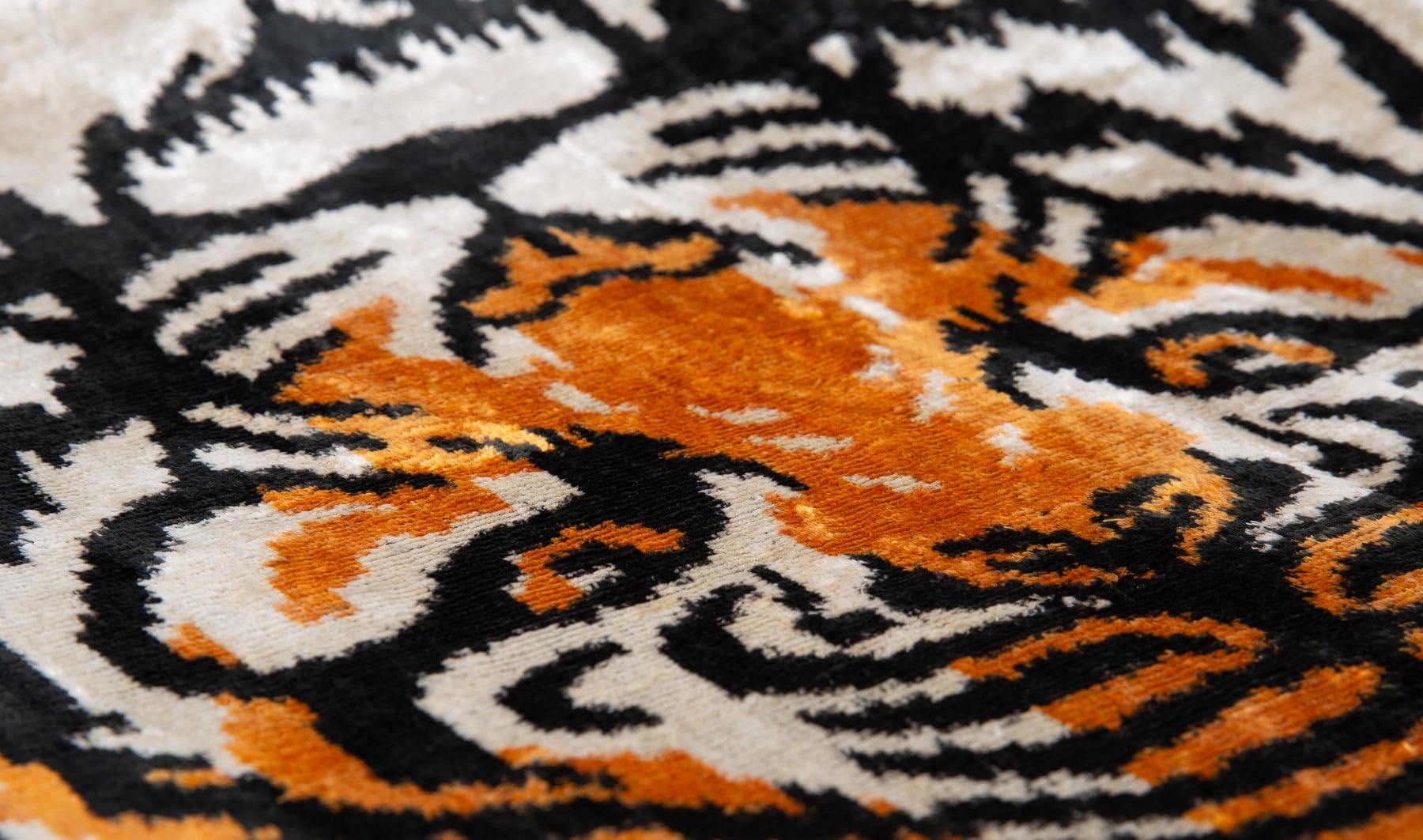 CANVELLO Luxury Handmade Velvet Throw Pillow with Tiger Print Design 20"x20" Decorative Accent Cushion with Premium Down Feather Insert for Sofas and Beds