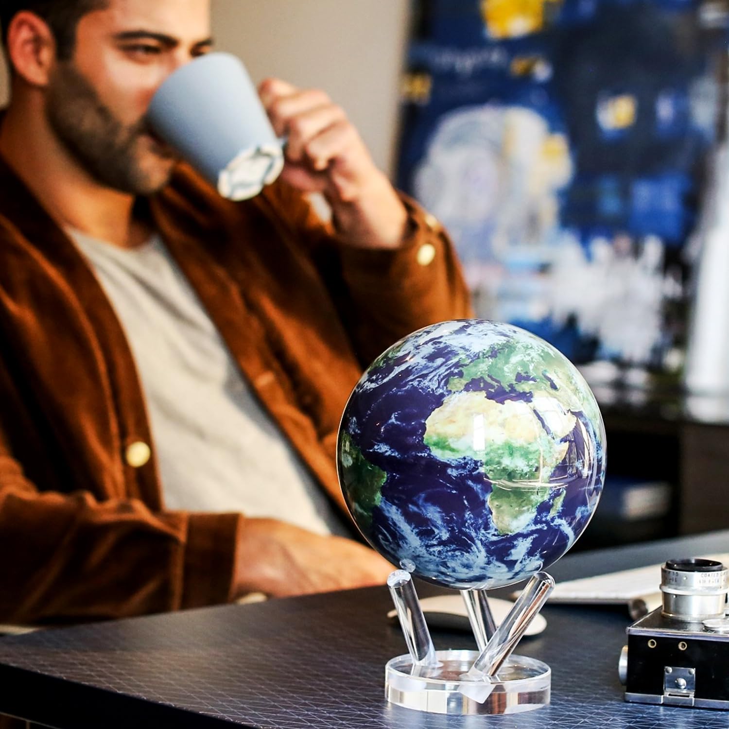 Self-Rotating Globe – Earth with Clouds