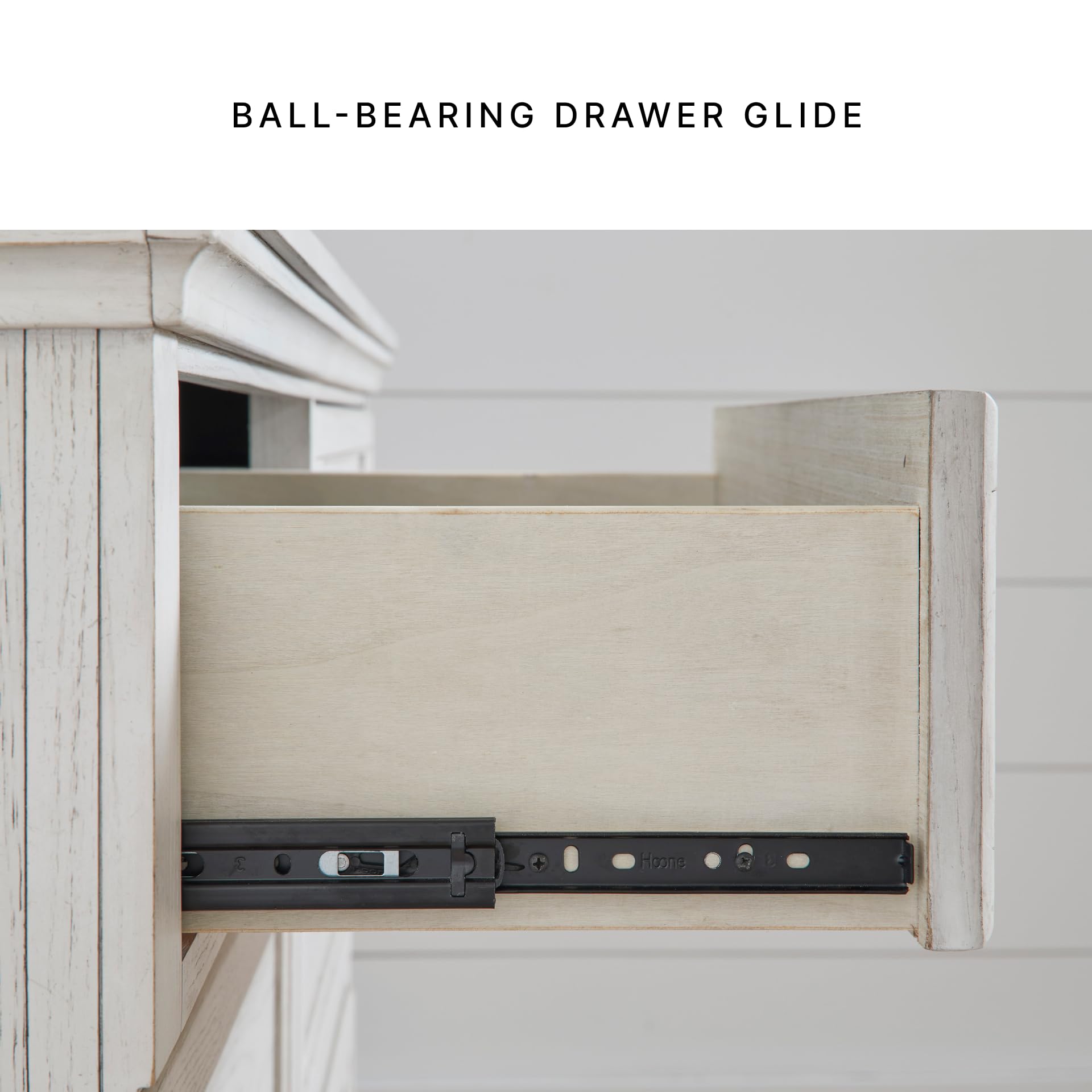 Signature Design by Ashley Robbinsdale Casual 5 Drawer Chest with Felt-Lined Upper Drawer, White