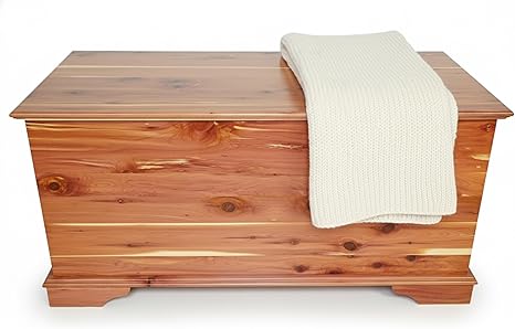 Aromatic Red Cedar Blanket & Storage Chest