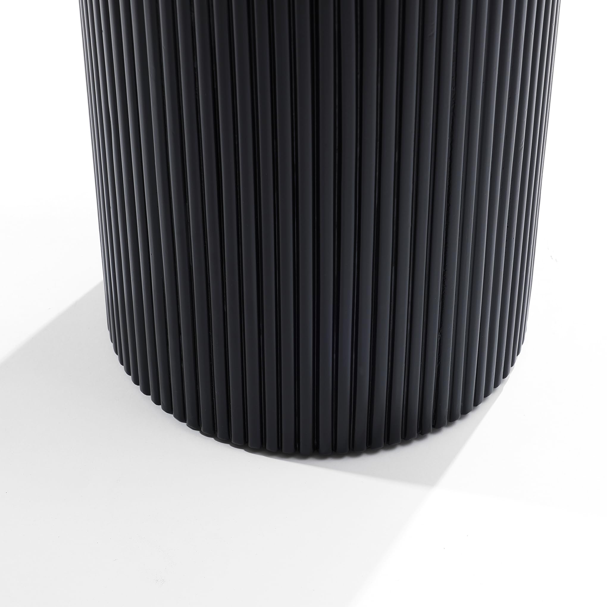 LuxenHome 21" Black Round Side Table, Fluted Black Side Table for Small Spaces, Modern Accent Round End Table for Living Room, Bedroom, Office