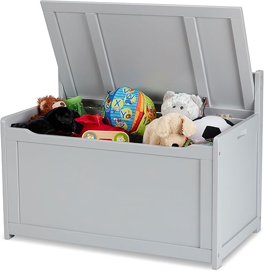 Plastic Treasure Chest with Lock and Key