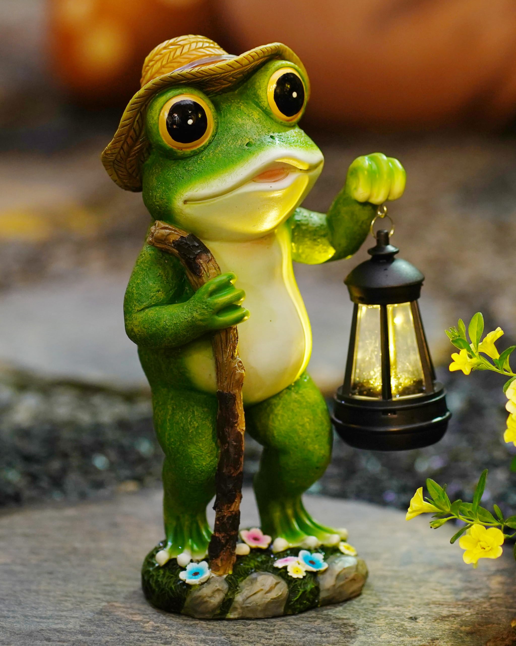 Solar Frog Garden Statue with Lantern
