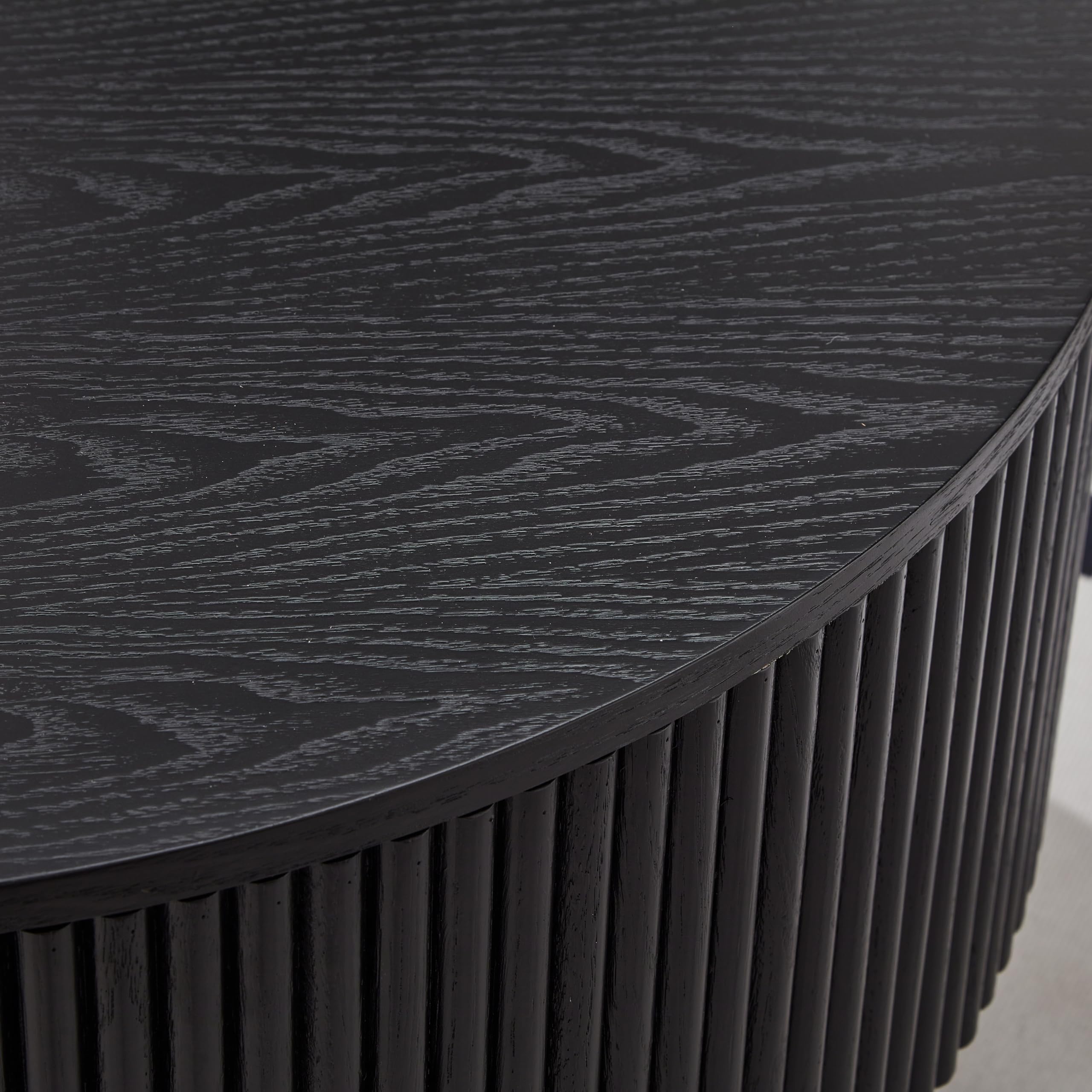31.49" Wood Round Coffee Table for Living Room, Fluted Circle Coffee Table with Storage, Modern Handcraft Coffee Table for Apartment, Easy Assembly(Black, 31.49"x31.49"x15.74")