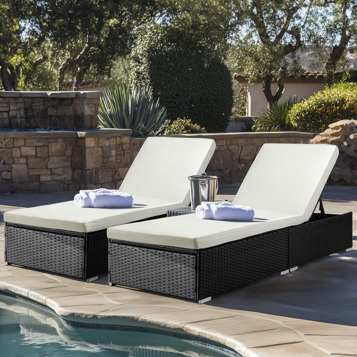 VINGLI Outdoor Chaise Lounge, Wicker Recliner w/Adjustable Backrest, Thick Water Repellent Cushions, Patio Rattan Lounge Chairs for Lawn, Beach, Balcony, Poolside (Black)