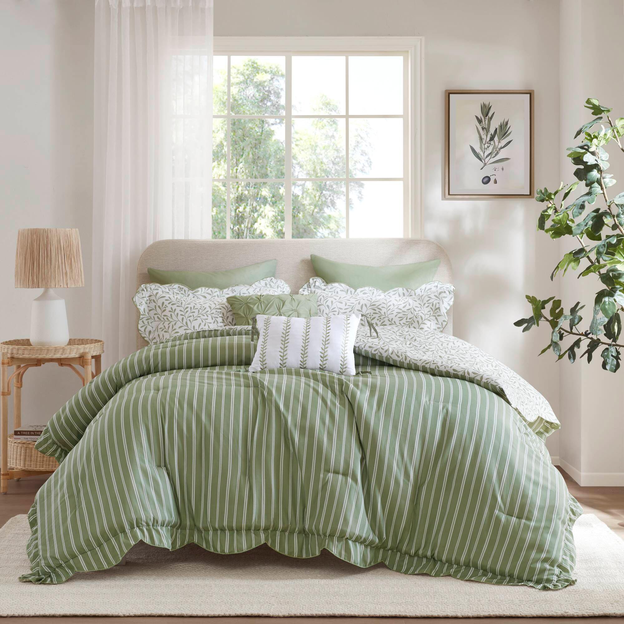 Madison Park 5-Piece Reversible Botanical Comforter Set - Summer Floral Print with Scalloped Edges, Lightweight Bedding with Decorative Pillows, Queen, Market Green