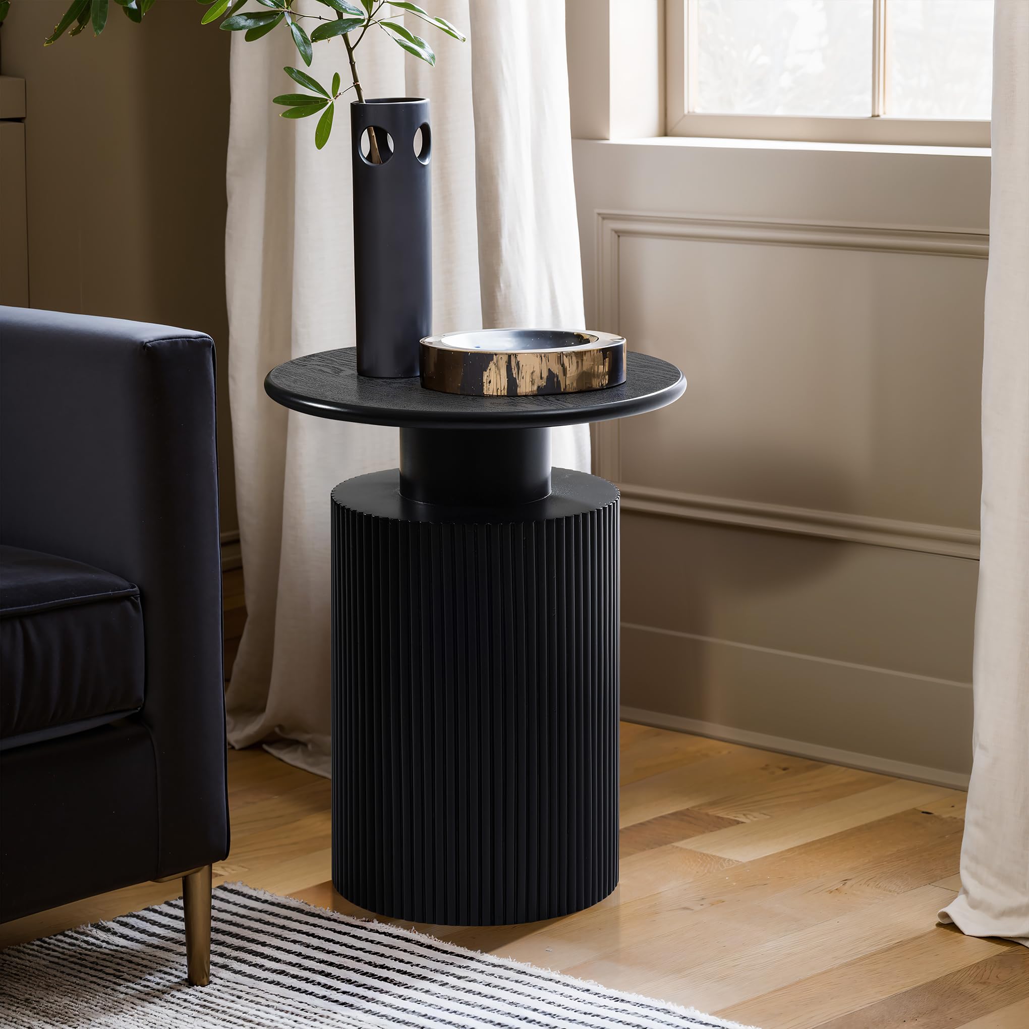 LuxenHome 21" Black Round Side Table, Fluted Black Side Table for Small Spaces, Modern Accent Round End Table for Living Room, Bedroom, Office