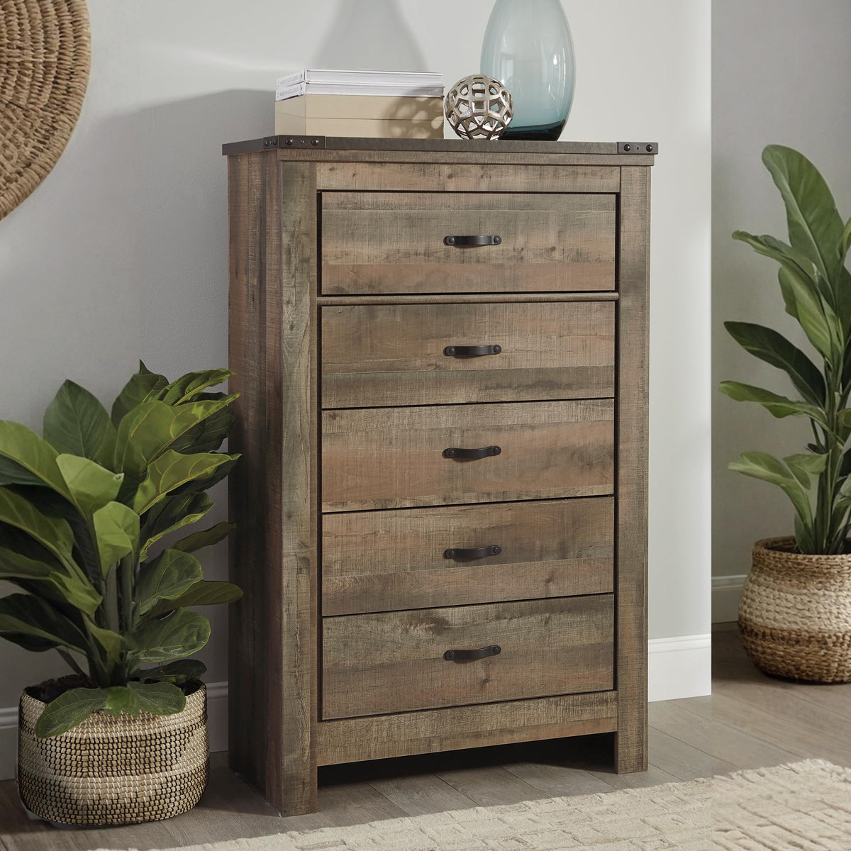 Signature Design by Ashley 5 Drawer Chest of Drawers