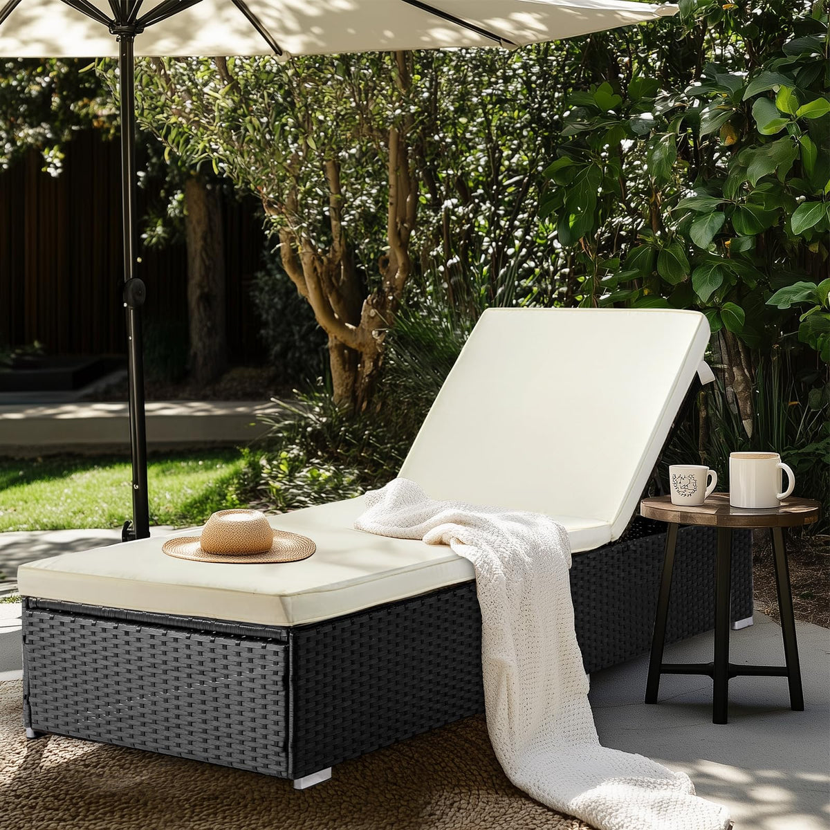 VINGLI Outdoor Chaise Lounge, Wicker Recliner w/Adjustable Backrest, Thick Water Repellent Cushions, Patio Rattan Lounge Chairs for Lawn, Beach, Balcony, Poolside (Black)