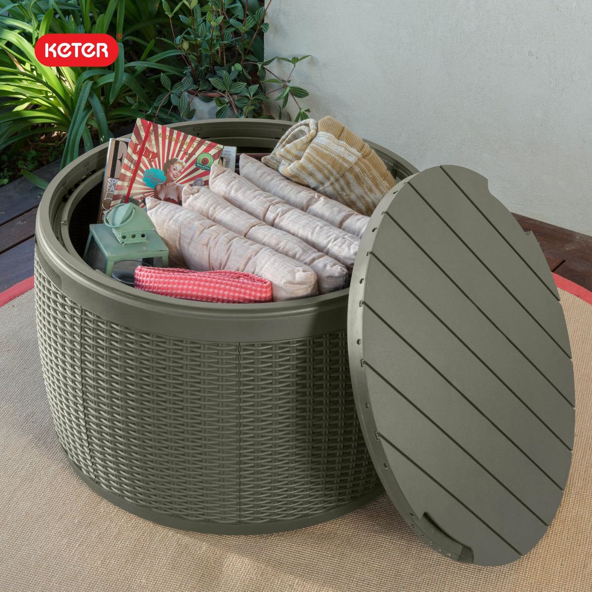 37-Gallon Round Deck Box
