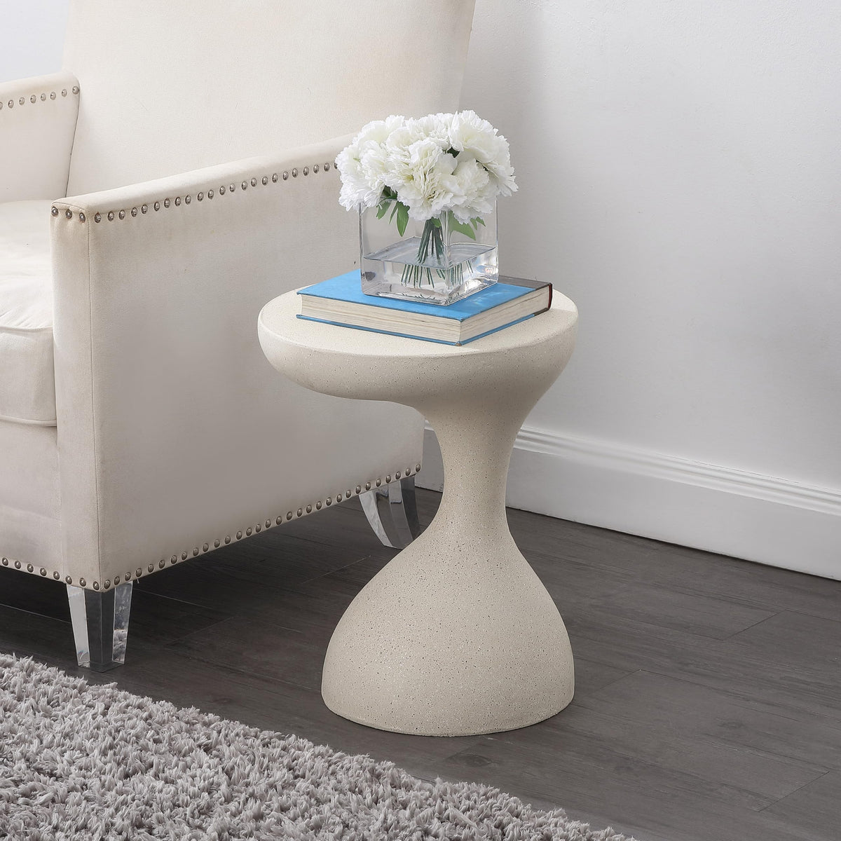 JONATHAN Y Boracay Sculptural Side Table 19.75", Cream Terrazzo